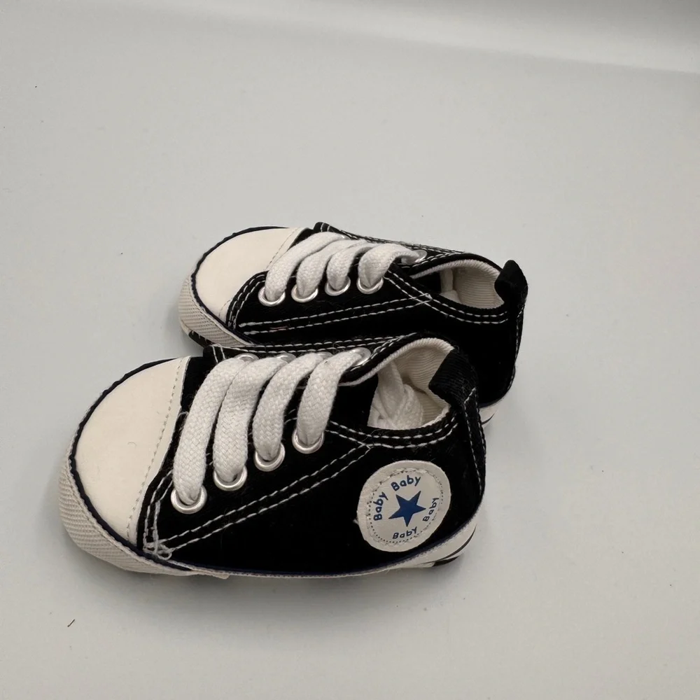 NWOT Classic Black and White Size 2 Baby Soft Shoes Sneakers